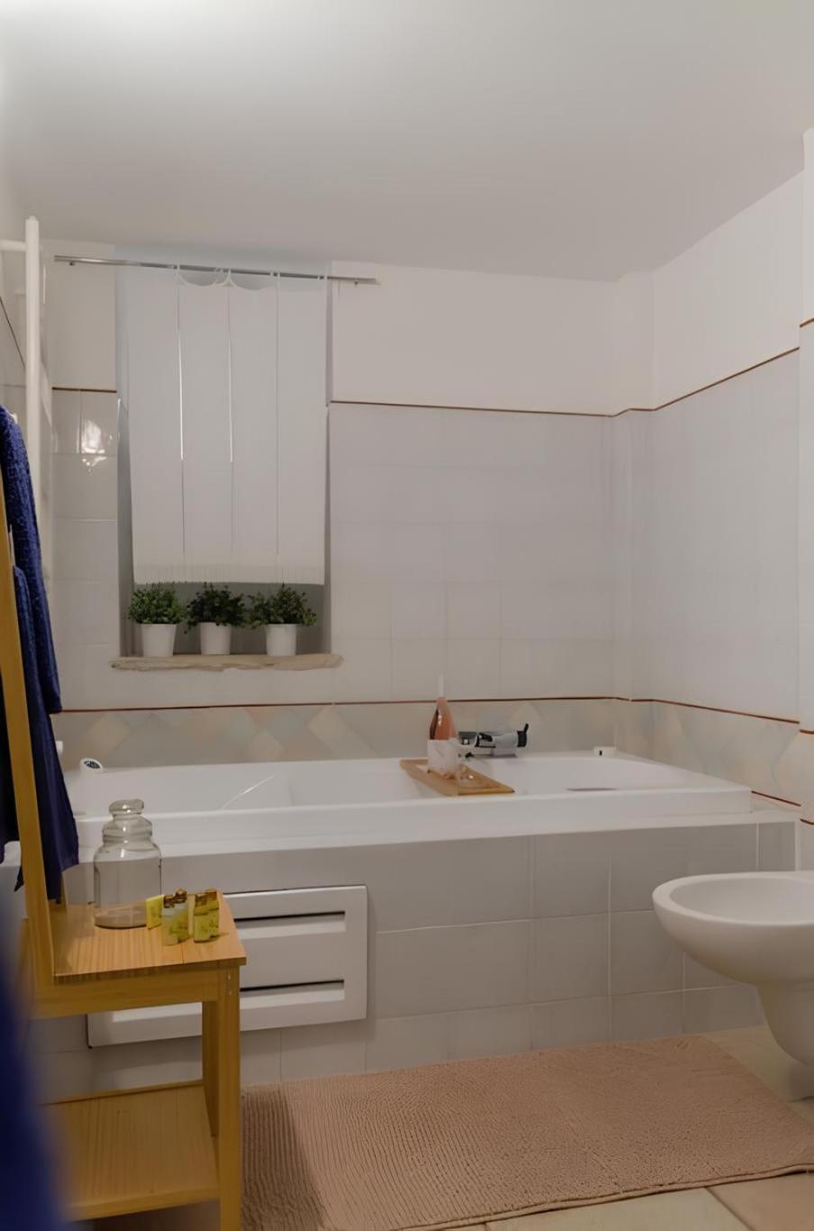 Maison De L'Air - Apt With Jacuzzi Giovinazzo Bagian luar foto